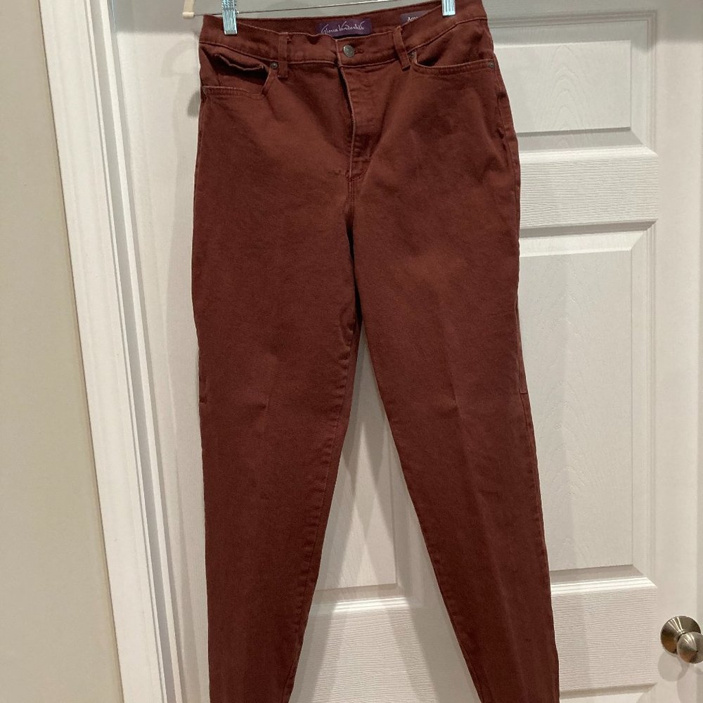 Gloria Vanderbilt Amanda burgundy jeans.  Size 10  Inseam 32 1/2"